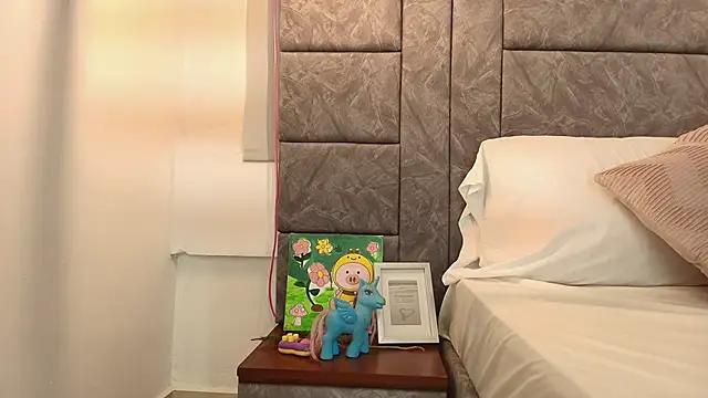 Snapshot of alaska__williams__ chatting on 10.29.25 alaska williams online show from 10.29.25