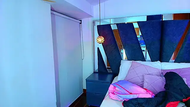 Snapshot of alaska__williams__ chatting on 12.19.25 alaska williams online show from 12.19.25