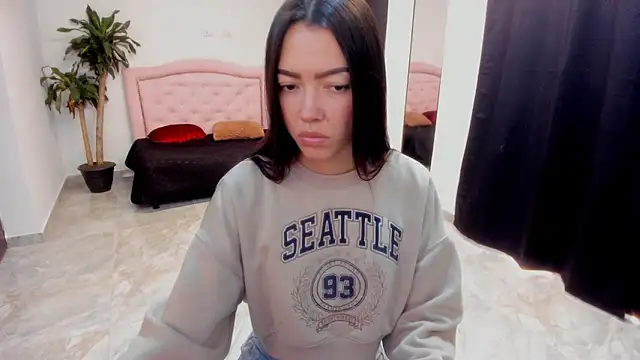 Snapshot of fox_valerie chatting on 11.01.25 fox valerie online show from 11.01.25