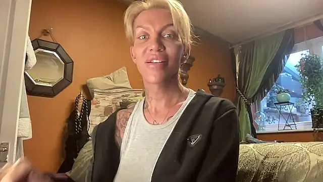 Snapshot of xl_uk_top_trans chatting on 09.11.25 xl uk top trans online show from 09.11.25