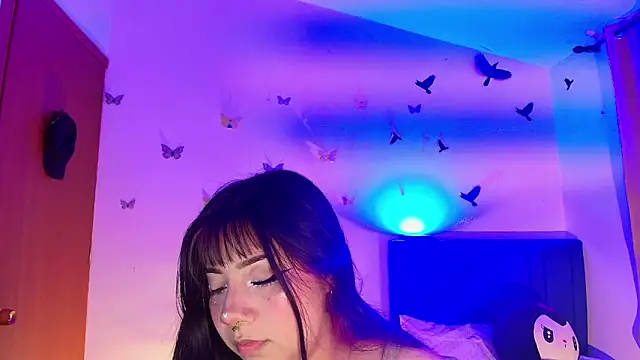 Snapshot of annie-russel chatting on 11.26.25 annie-russel online show from 11.26.25