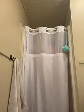 Snapshot of NeedyGlister chatting on 12.16.25 NeedyGlister online show from 12.16.25