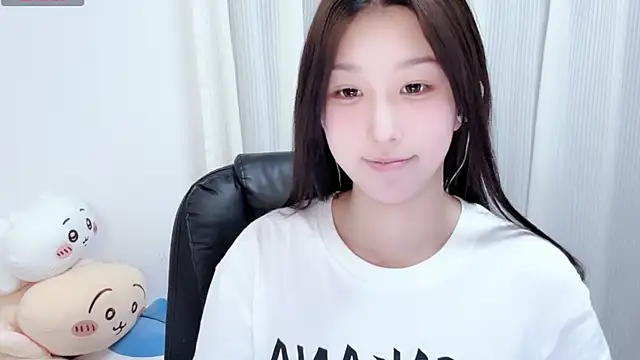 Snapshot of Winnie666- chatting on 12.15.25 Winnie666- online show from 12.15.25