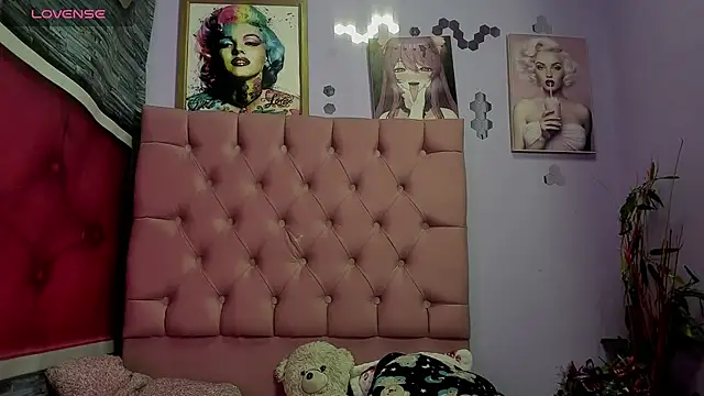 Snapshot of DakotaKS chatting on 09.15.25 DakotaKS online show from 09.15.25