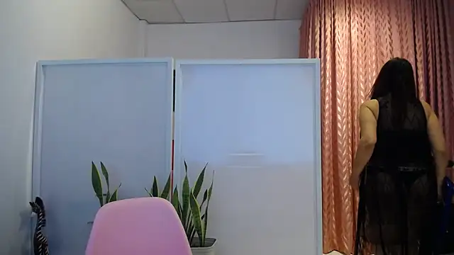 Snapshot of Manuela_lara_ chatting on 11.19.25 Manuela lara online show from 11.19.25