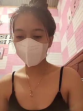 Snapshot of Zinzin9x chatting on 11.05.25 Zinzin9x online show from 11.05.25