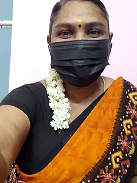 Snapshot of Tamil_Azhaghi25 chatting on 10.16.25 Tamil Azhaghi25 online show from 10.16.25