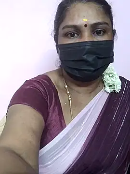 Snapshot of Tamil_Azhaghi25 chatting on 10.27.25 Tamil Azhaghi25 online show from 10.27.25