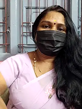 Snapshot of Tamil_Azhaghi25 chatting on 10.29.25 Tamil Azhaghi25 online show from 10.29.25