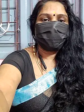 Snapshot of Tamil_Azhaghi25 chatting on 11.04.25 Tamil Azhaghi25 online show from 11.04.25