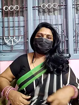 Snapshot of Tamil_Azhaghi25 chatting on 11.08.25 Tamil Azhaghi25 online show from 11.08.25