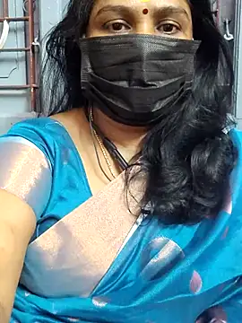 Snapshot of Tamil_Azhaghi25 chatting on 11.28.25 Tamil Azhaghi25 online show from 11.28.25