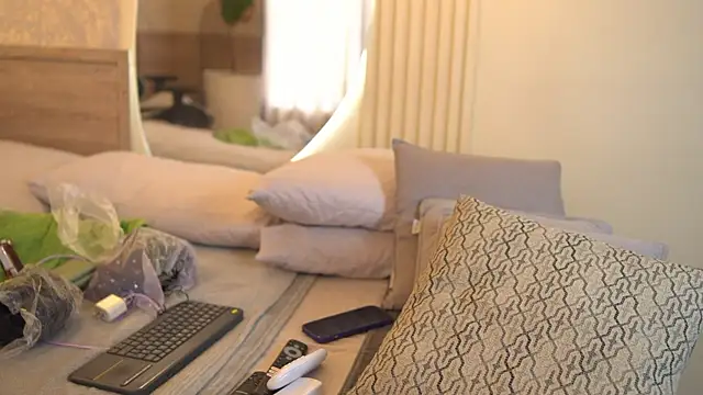 Snapshot of Tayler_Kim chatting on 10.30.25 Tayler Kim online show from 10.30.25