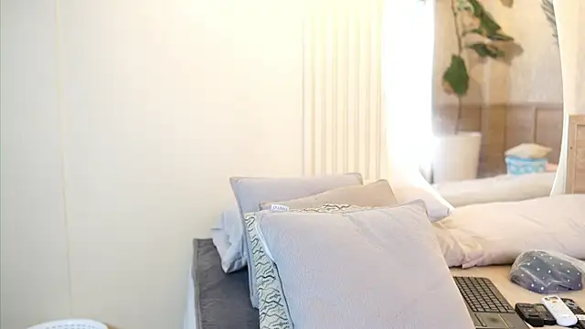 Snapshot of Tayler_Kim chatting on 11.04.25 Tayler Kim online show from 11.04.25