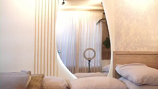 Snapshot of Tayler_Kim chatting on 11.08.25 Tayler Kim online show from 11.08.25