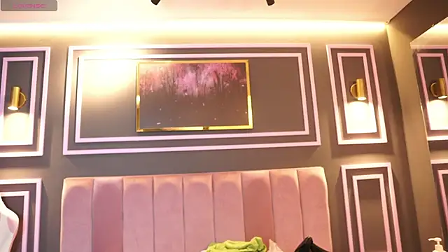 Snapshot of Tayler_Kim chatting on 11.09.25 Tayler Kim online show from 11.09.25