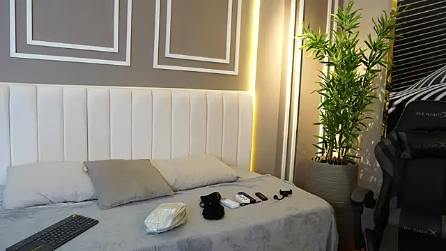 Snapshot of Tayler_Kim chatting on 11.11.25 Tayler Kim online show from 11.11.25