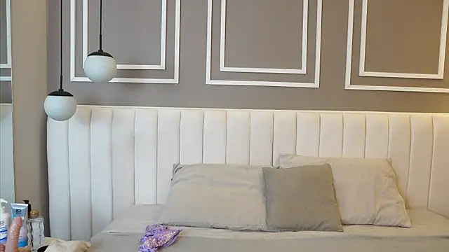 Snapshot of Tayler_Kim chatting on 11.14.25 Tayler Kim online show from 11.14.25