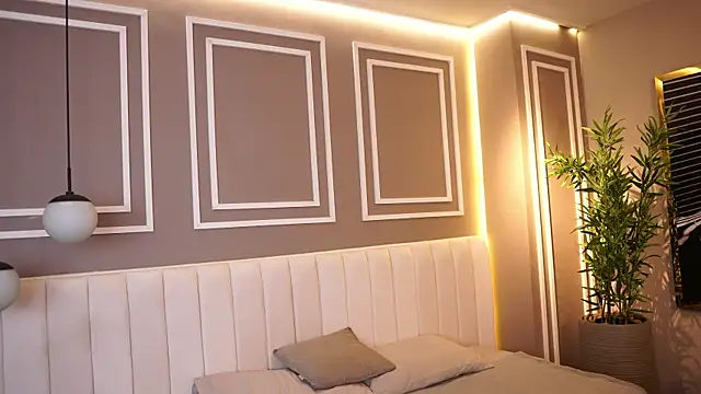 Snapshot of Tayler_Kim chatting on 11.18.25 Tayler Kim online show from 11.18.25