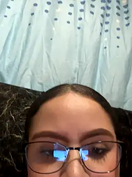 Snapshot of Tayler_Kim chatting on 11.23.25 Tayler Kim online show from 11.23.25