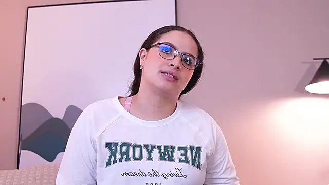 Snapshot of Tayler_Kim chatting on 11.27.25 Tayler Kim online show from 11.27.25