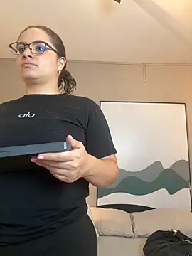 Snapshot of Tayler_Kim chatting on 11.29.25 Tayler Kim online show from 11.29.25