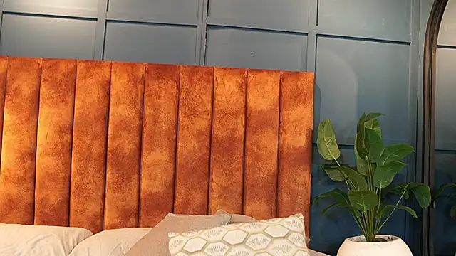 Snapshot of Tayler_Kim chatting on 12.05.25 Tayler Kim online show from 12.05.25