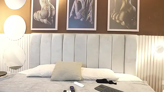 Snapshot of Tayler_Kim chatting on 12.16.25 Tayler Kim online show from 12.16.25