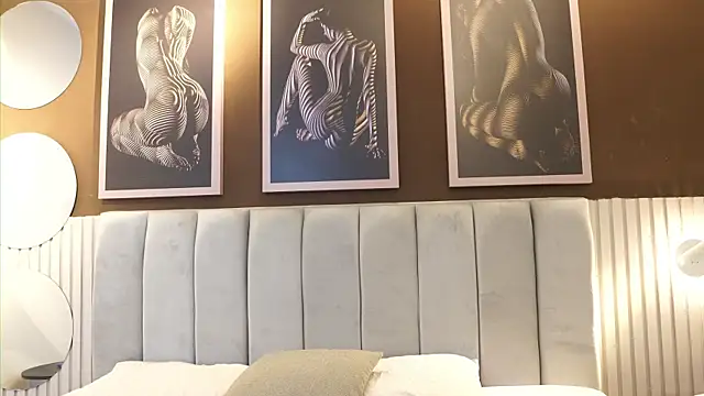 Snapshot of Tayler_Kim chatting on 12.21.25 Tayler Kim online show from 12.21.25