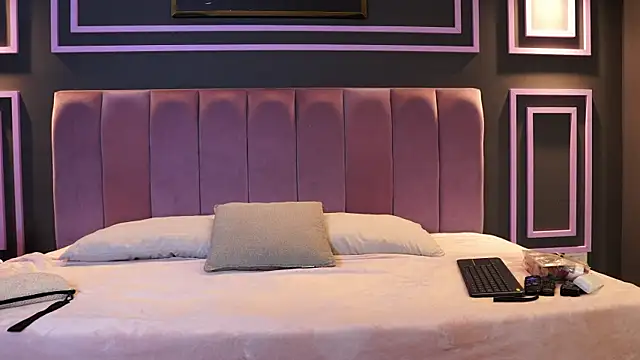 Snapshot of Tayler_Kim chatting on 01.18.26 Tayler Kim online show from 01.18.26