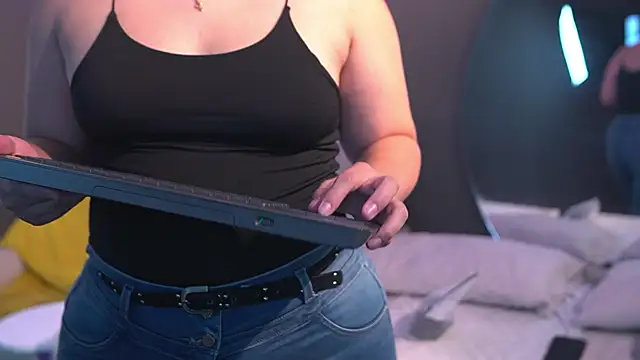 Snapshot of Tayler_Kim chatting on 02.05.26 Tayler Kim online show from 02.05.26