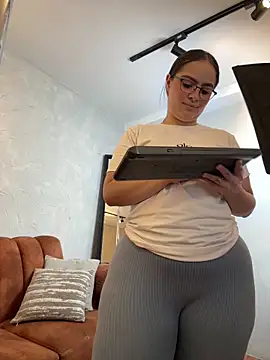 Snapshot of Tayler_Kim chatting on 02.20.26 Tayler Kim online show from 02.20.26