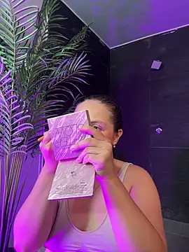 Tayler Kim online show from 04.05.26