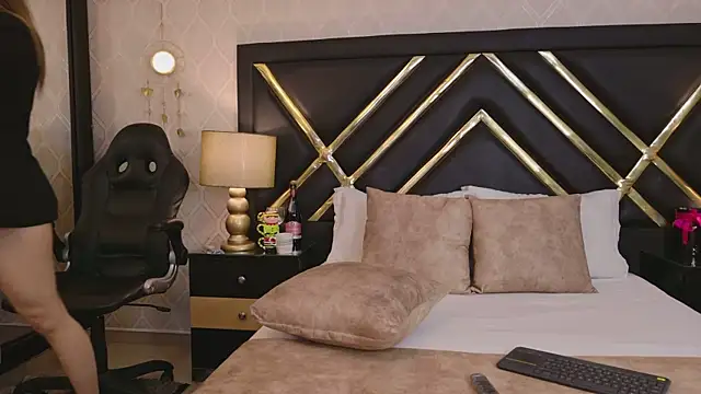 Snapshot of ZoeWilliis chatting on 11.26.25 ZoeWilliis online show from 11.26.25