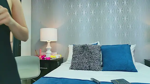 ZoeWilliis online show from 04.19.26