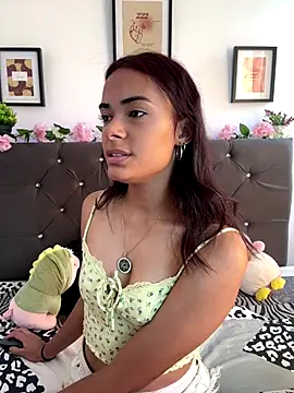 Snapshot of Im_Lyan chatting on 11.08.25 Im Lyan online show from 11.08.25