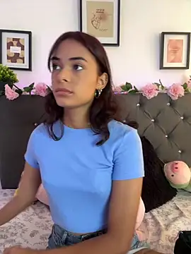 Snapshot of Im_Lyan chatting on 11.18.25 Im Lyan online show from 11.18.25