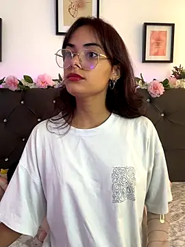 Snapshot of Im_Lyan chatting on 11.22.25 Im Lyan online show from 11.22.25