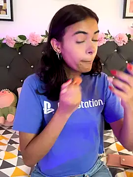 Snapshot of Im_Lyan chatting on 11.26.25 Im Lyan online show from 11.26.25