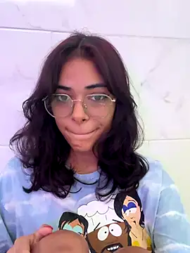 Snapshot of Im_Lyan chatting on 11.30.25 Im Lyan online show from 11.30.25