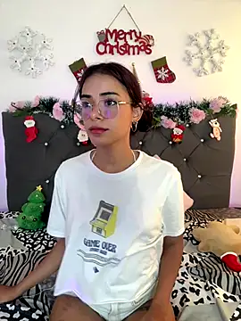 Snapshot of Im_Lyan chatting on 12.13.25 Im Lyan online show from 12.13.25