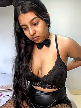 Snapshot of _Chloe_Smith chatting on 10.31.25 Chloe Smith online show from 10.31.25