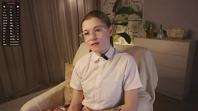 LynHillaire online show from 04.02.26