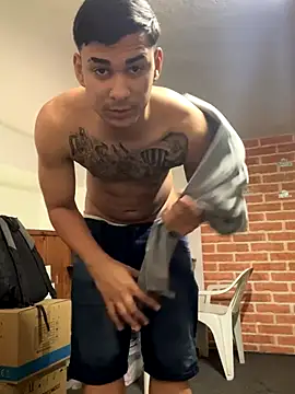 Snapshot of condenovin chatting on 09.19.25 condenovin online show from 09.19.25