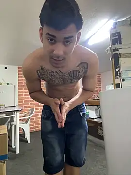 Snapshot of condenovin chatting on 10.18.25 condenovin online show from 10.18.25