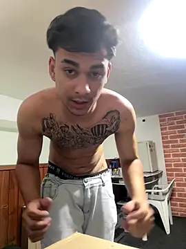 Snapshot of condenovin chatting on 11.05.25 condenovin online show from 11.05.25