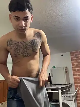 Snapshot of condenovin chatting on 11.08.25 condenovin online show from 11.08.25