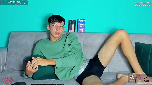 Snapshot of Maikol_Ortiz chatting on 10.14.25 Maikol Ortiz online show from 10.14.25