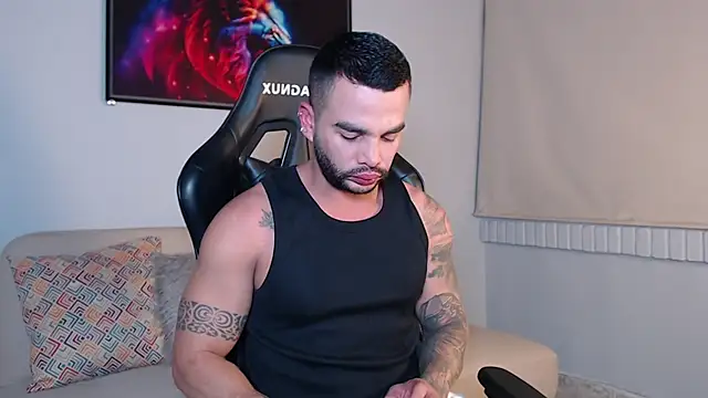 Snapshot of Bruno_De_Lucaa_ chatting on 09.09.25 Bruno De Lucaa online show from 09.09.25