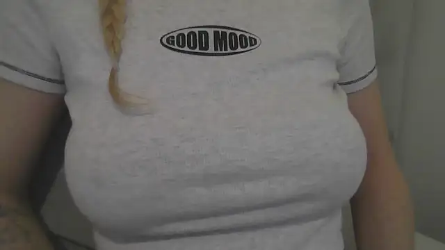 Snapshot of flirty_babe_x chatting on 10.09.25 flirty babe x online show from 10.09.25